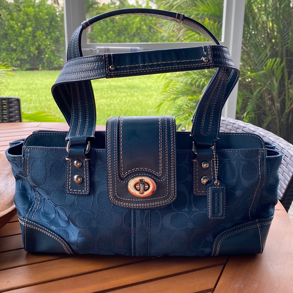 EUC Coach Hampton carrryall tote in deep blue